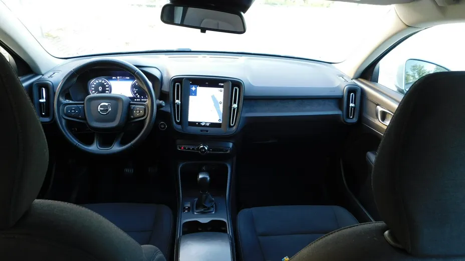 VOLVO XC40 -