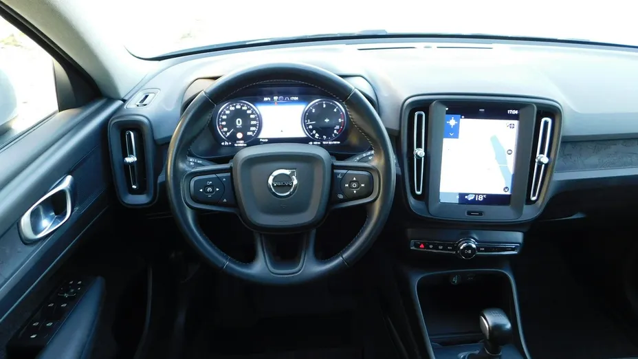 VOLVO XC40 -
