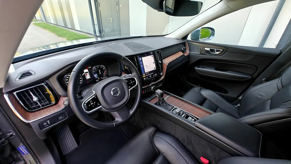 VOLVO XC60 -