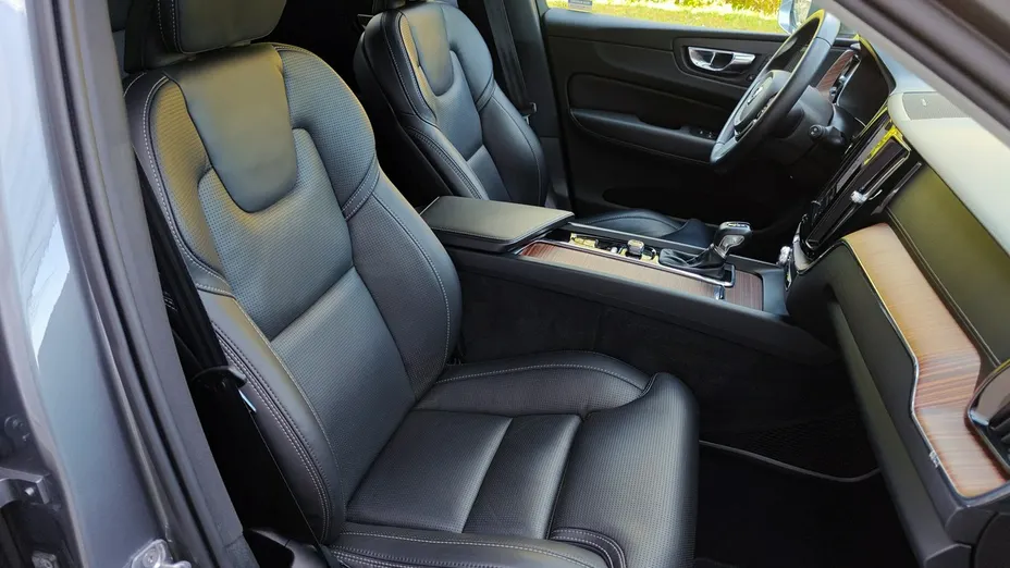 VOLVO XC60 -