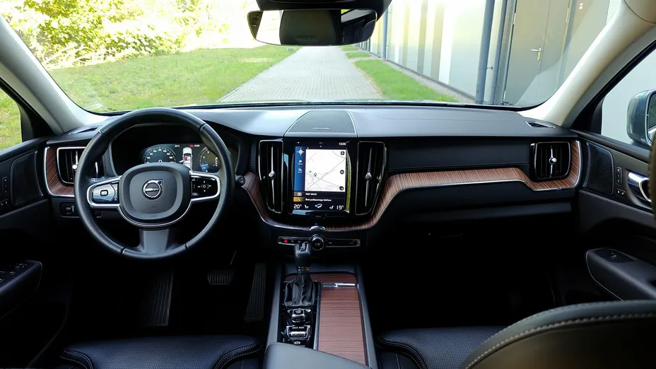 VOLVO XC60 -