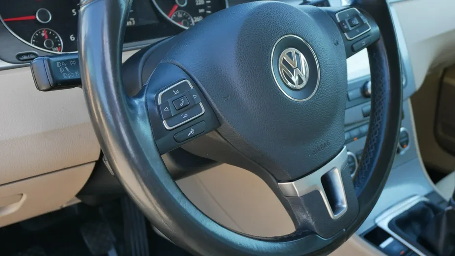 VOLKSWAGEN Passat -