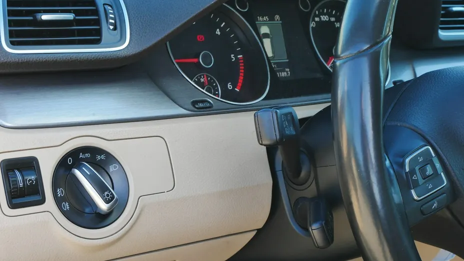 VOLKSWAGEN Passat -