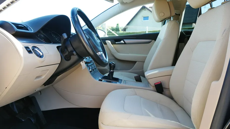 VOLKSWAGEN Passat -