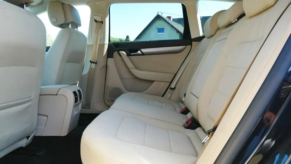VOLKSWAGEN Passat -