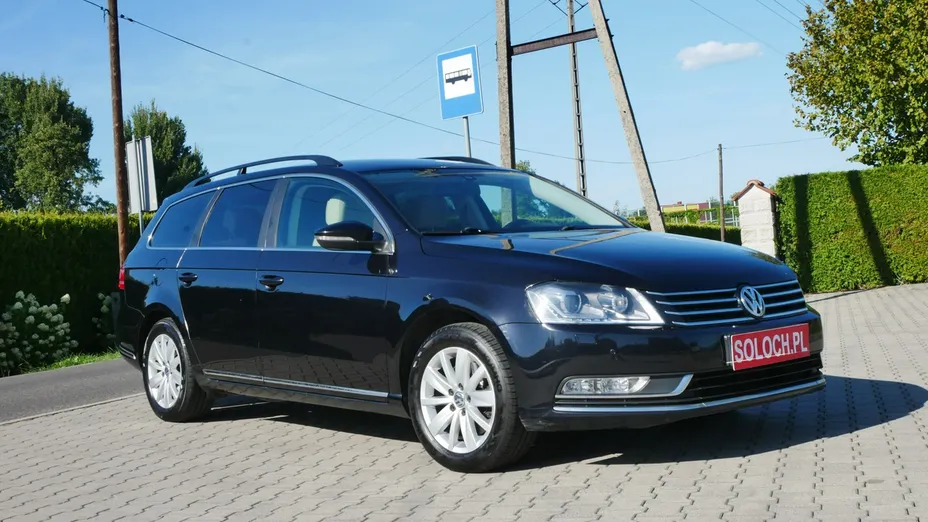 VOLKSWAGEN Passat -