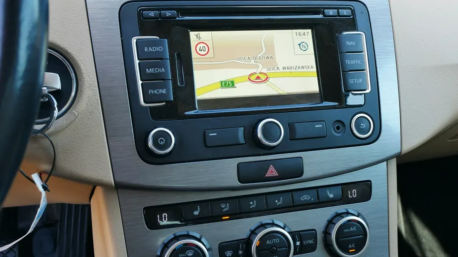 VOLKSWAGEN Passat -