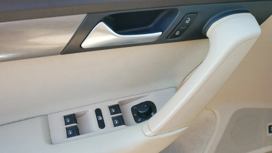 VOLKSWAGEN Passat -