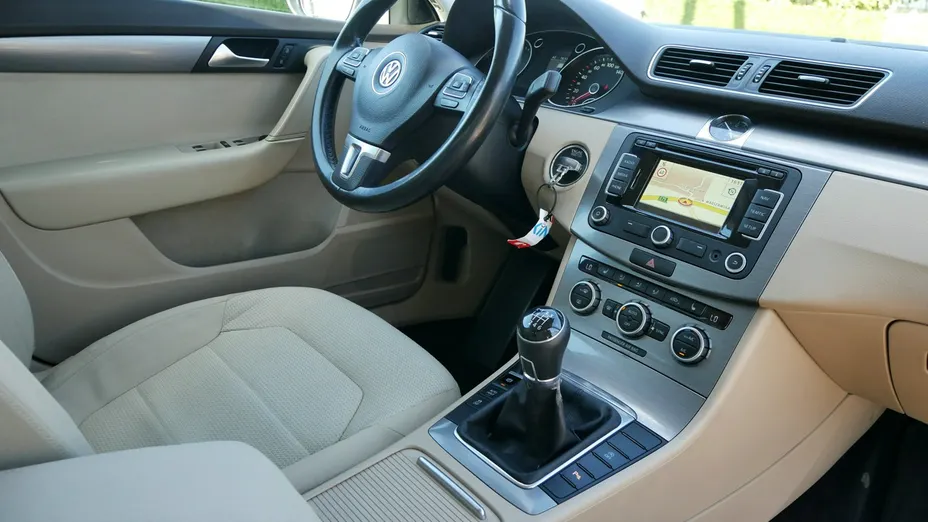 VOLKSWAGEN Passat -