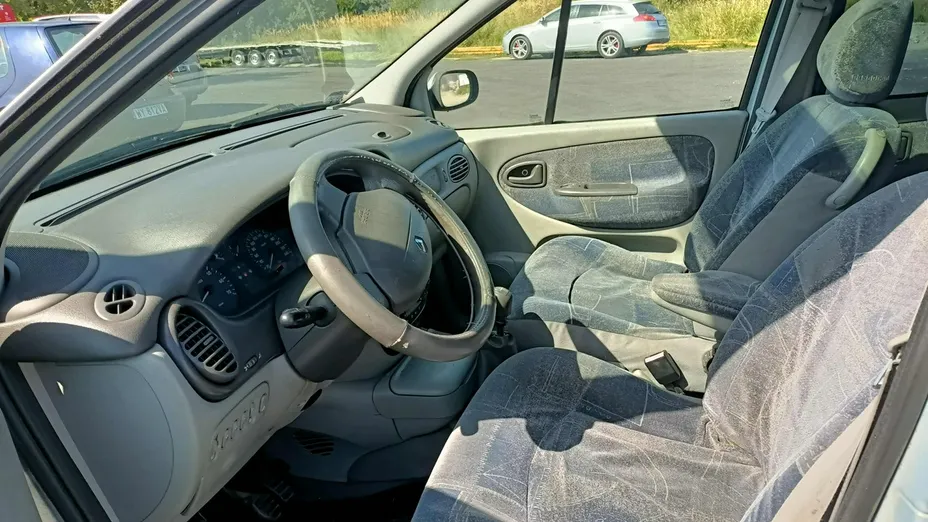 RENAULT Scenic -