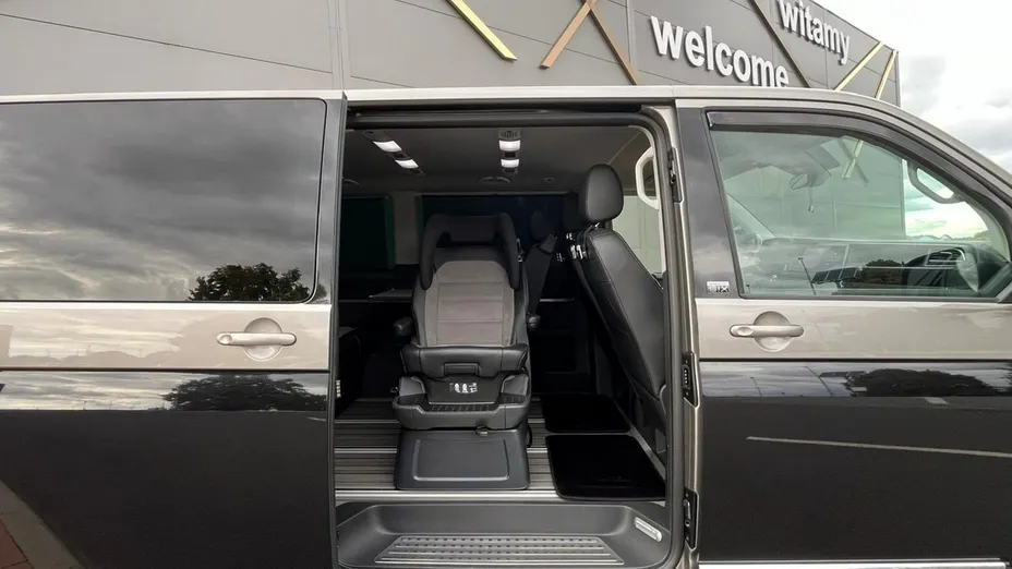 VOLKSWAGEN Multivan -