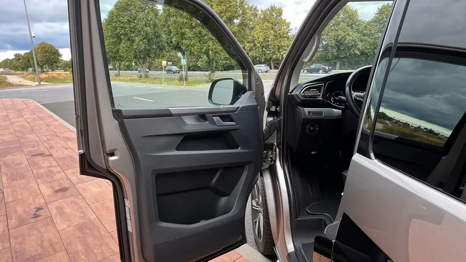 VOLKSWAGEN Multivan -