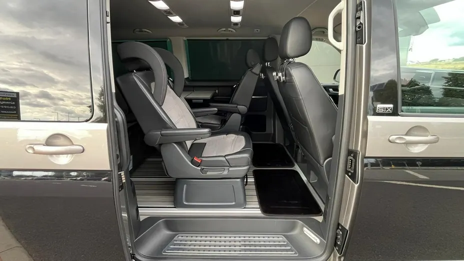 VOLKSWAGEN Multivan -