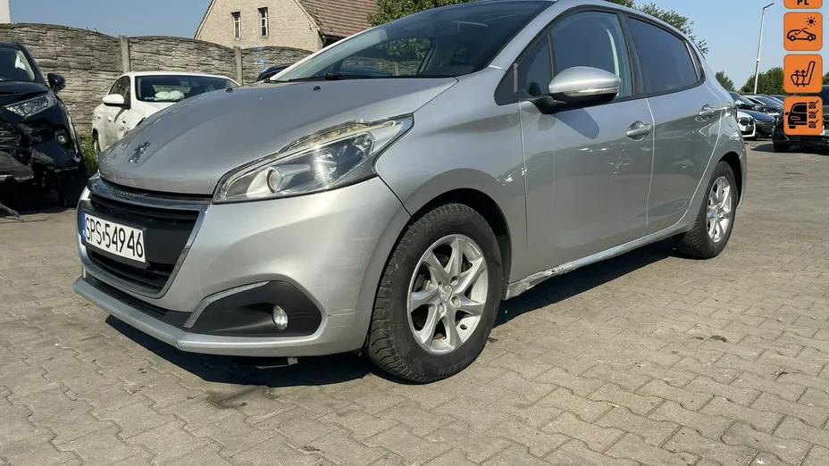 PEUGEOT 208 -
