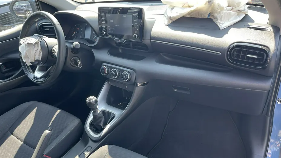 TOYOTA Yaris -
