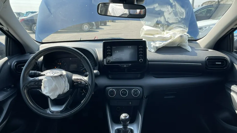 TOYOTA Yaris -