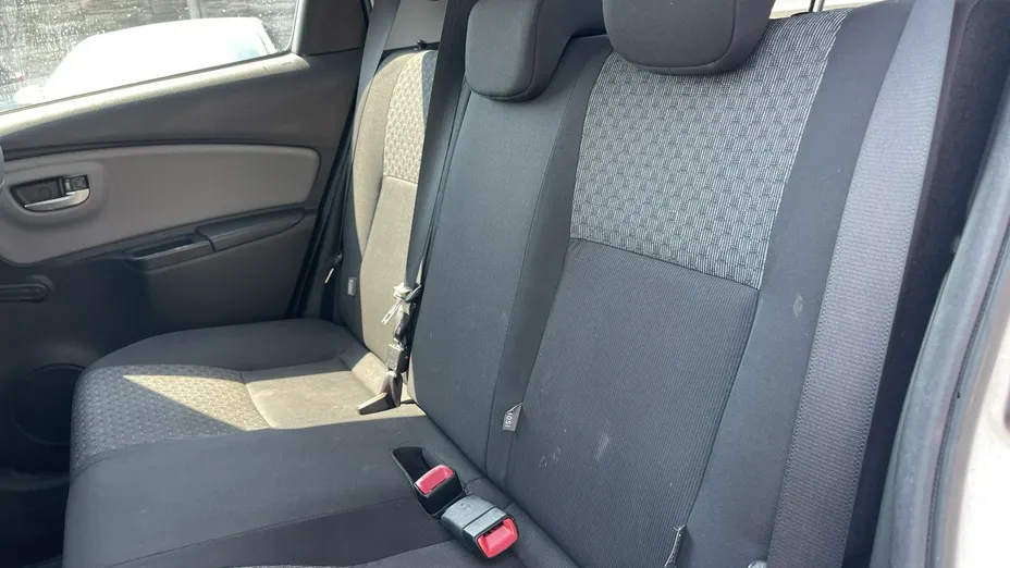TOYOTA Yaris -