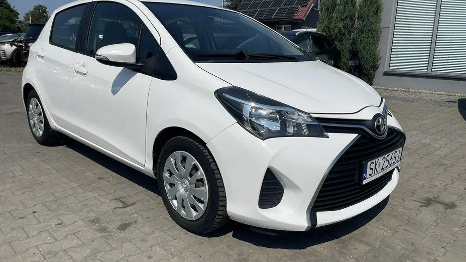 TOYOTA Yaris -