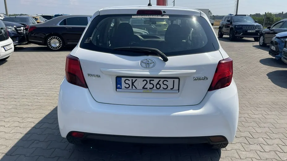 TOYOTA Yaris -
