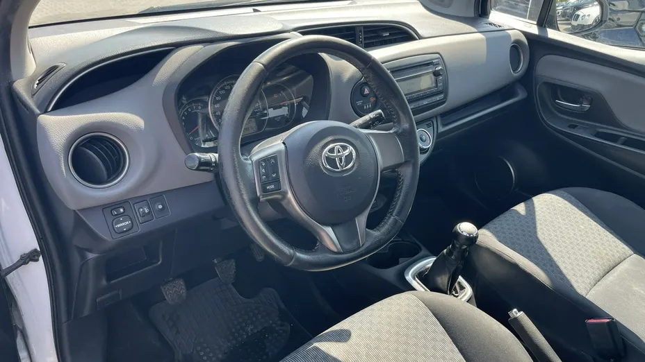 TOYOTA Yaris -