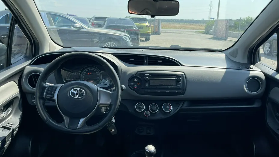 TOYOTA Yaris -