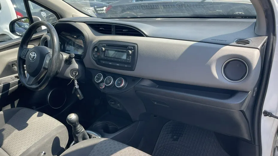 TOYOTA Yaris -
