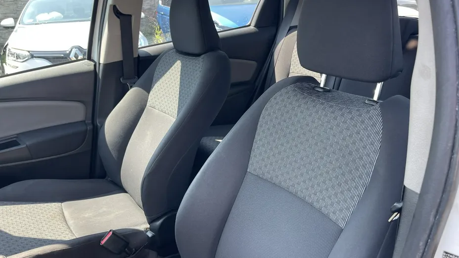 TOYOTA Yaris -