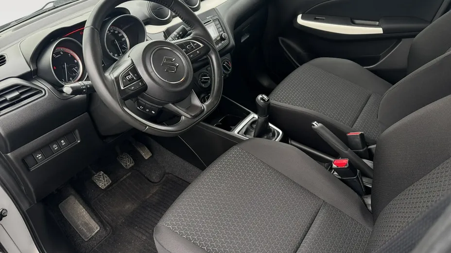 SUZUKI Swift -