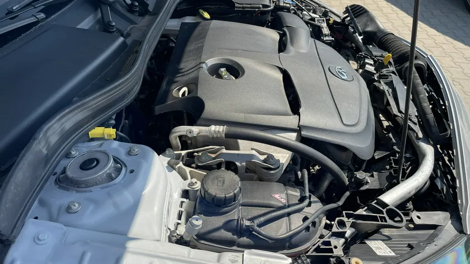 INFINITI Q30 -