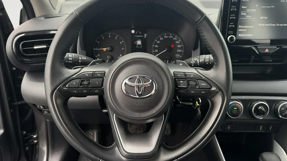 TOYOTA Yaris -