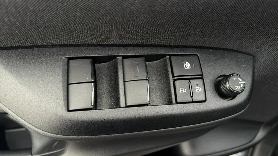 TOYOTA Yaris -