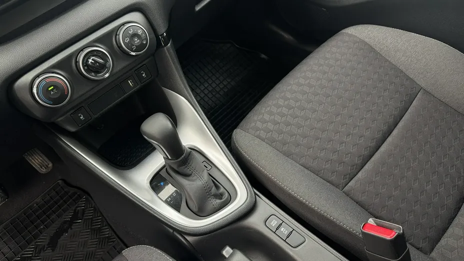 TOYOTA Yaris -
