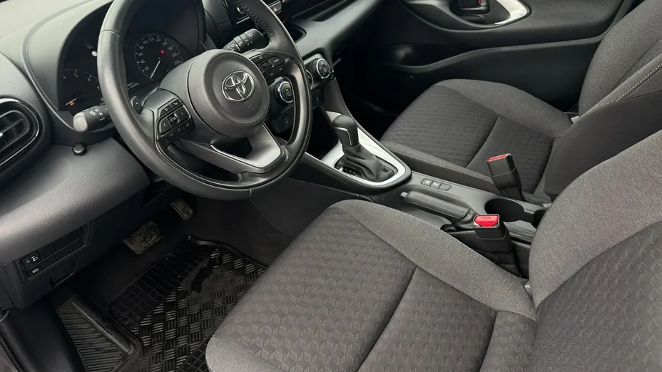 TOYOTA Yaris -
