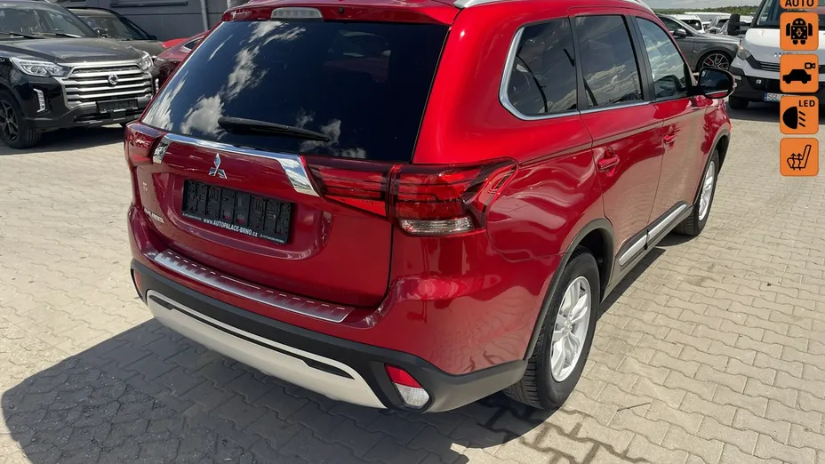 MITSUBISHI Outlander -