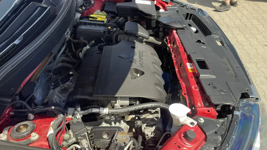 MITSUBISHI Outlander -