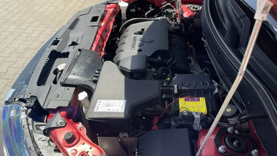 MITSUBISHI Outlander -