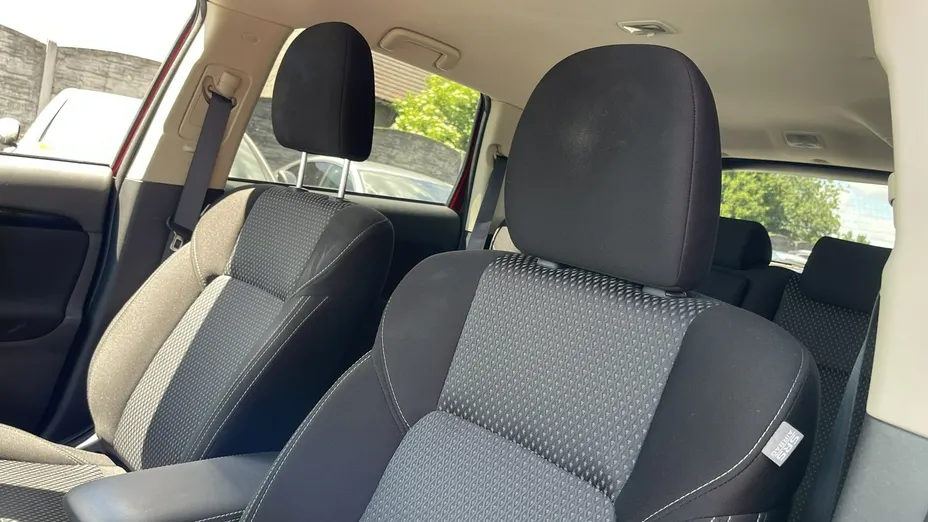 MITSUBISHI Outlander -
