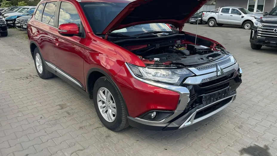 MITSUBISHI Outlander -