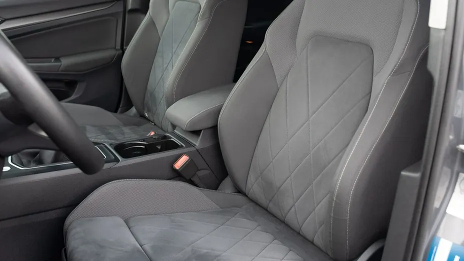 VOLKSWAGEN Golf -