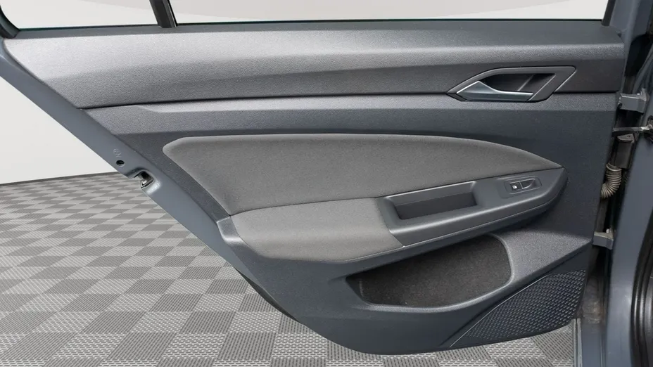 VOLKSWAGEN Golf -
