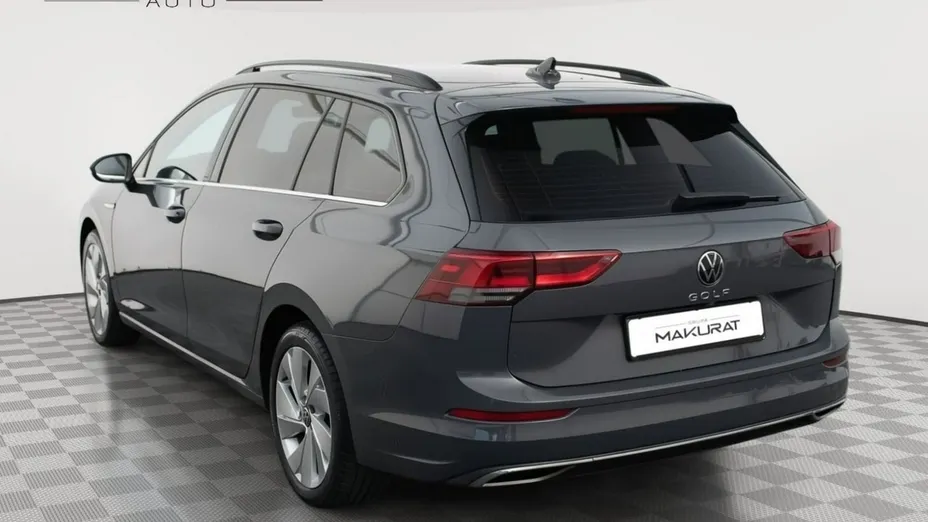 VOLKSWAGEN Golf -