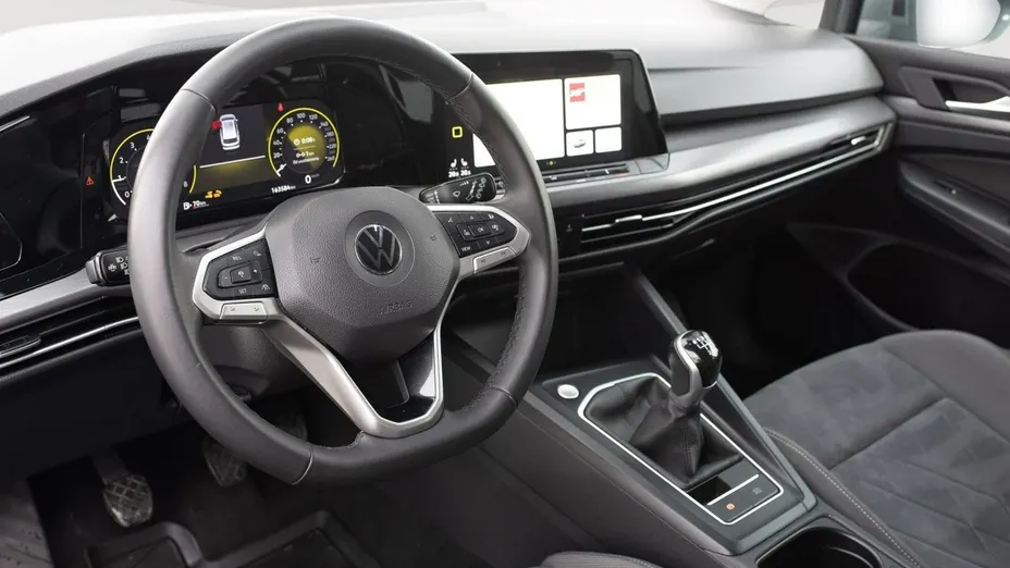 VOLKSWAGEN Golf -