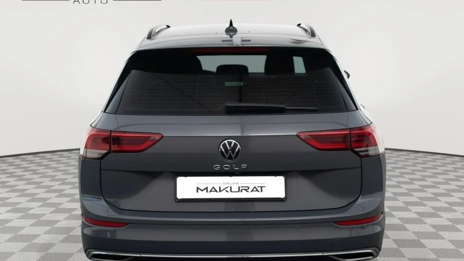 VOLKSWAGEN Golf -