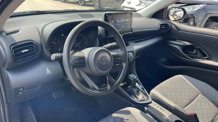 TOYOTA Yaris -