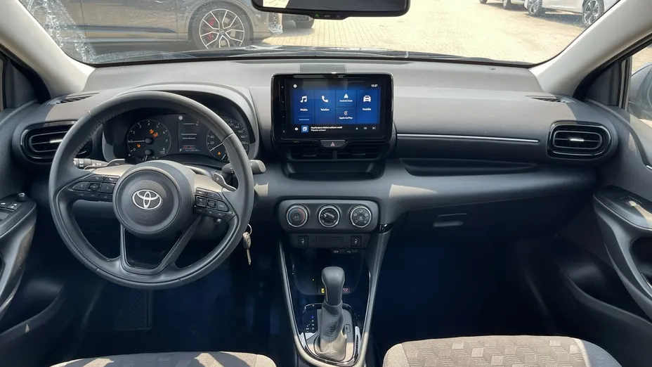 TOYOTA Yaris -