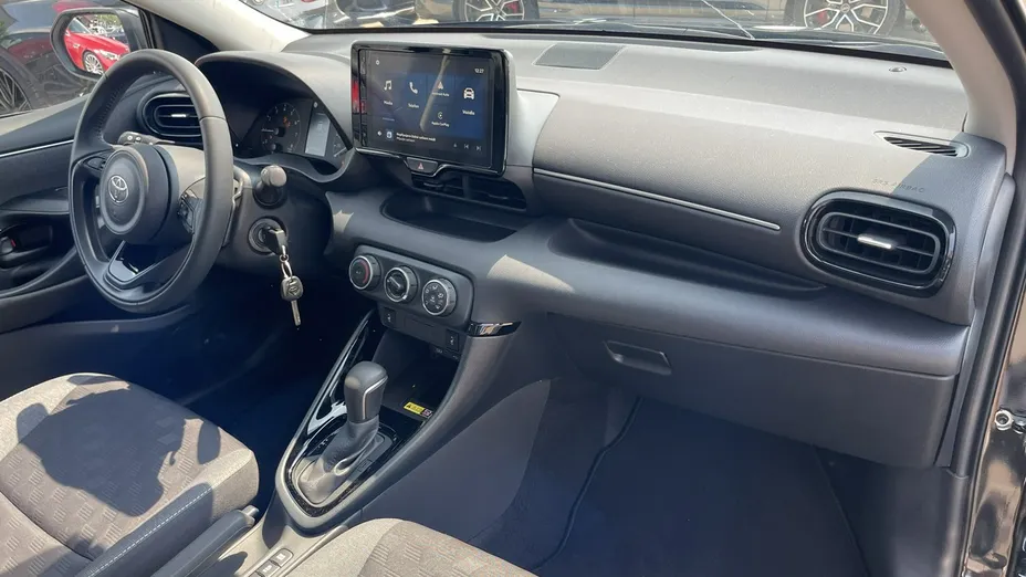 TOYOTA Yaris -