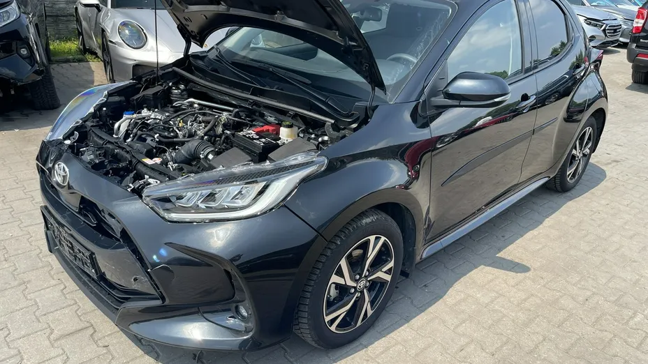 TOYOTA Yaris -