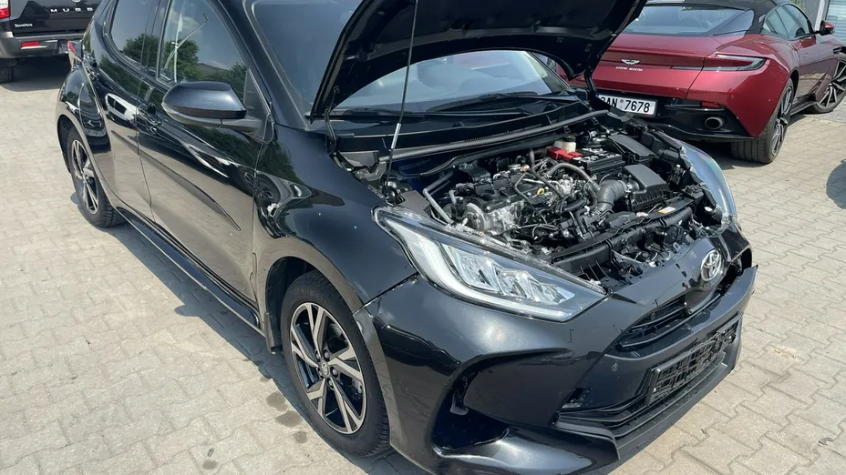 TOYOTA Yaris -