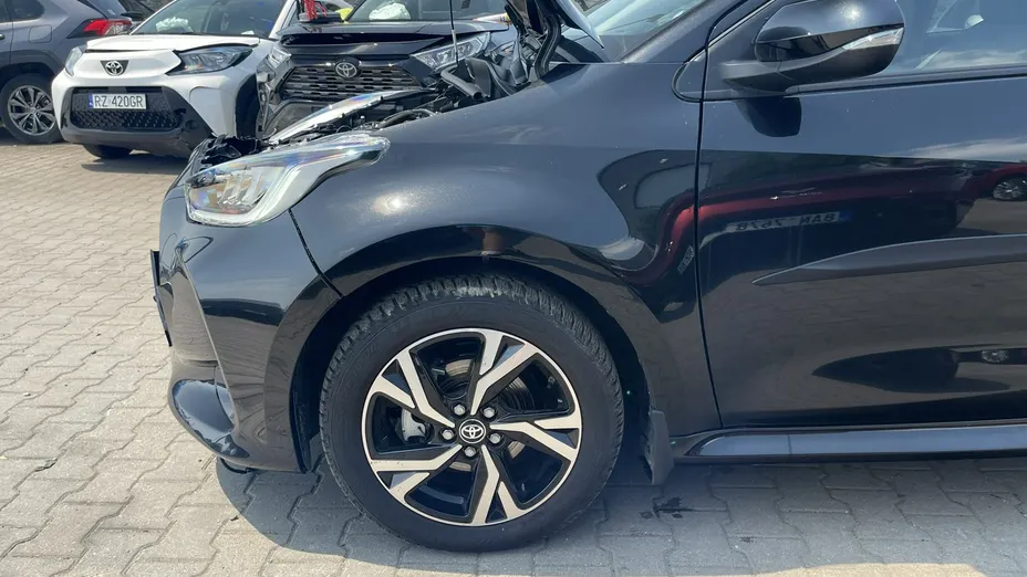 TOYOTA Yaris -