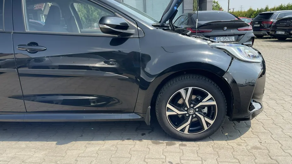 TOYOTA Yaris -